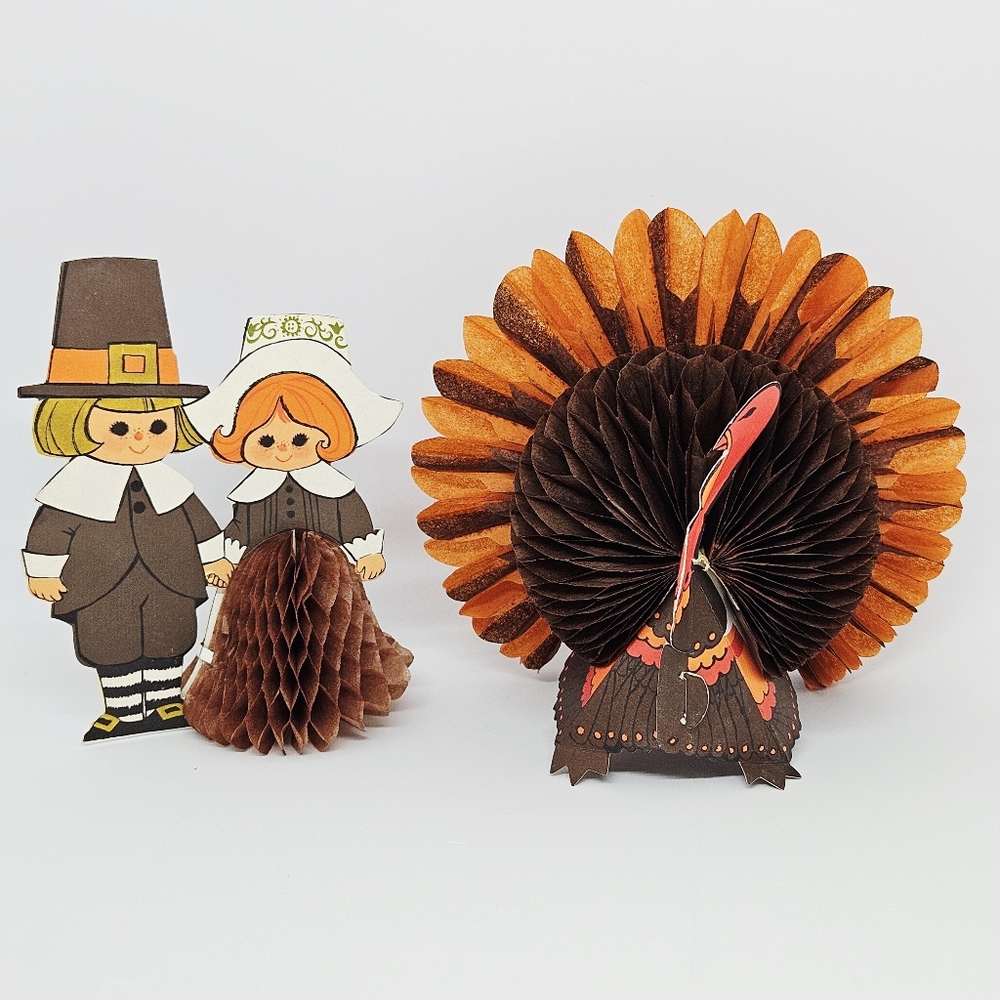 Hallmark - Vintage Honeycomb Pilgrim Couple & Turkey Tabletop Display - 70's
